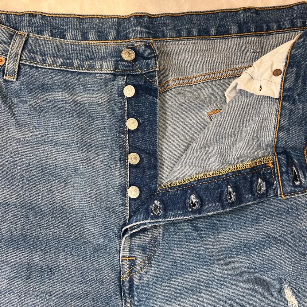 Levi's 501 Men's Denim Shorts *42W Original Fit Distressed 10